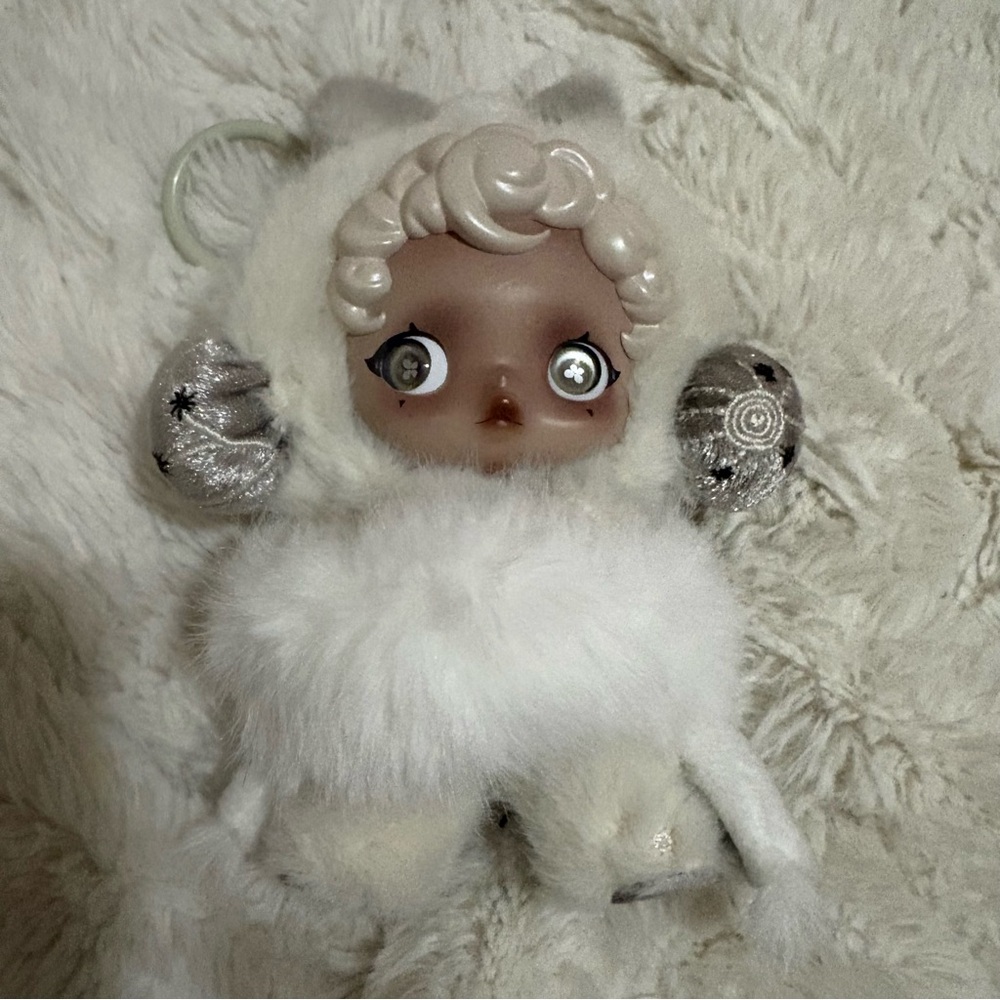 Pop Mart L'impressionnisme SKULLPANDA Series Mist Plush Doll